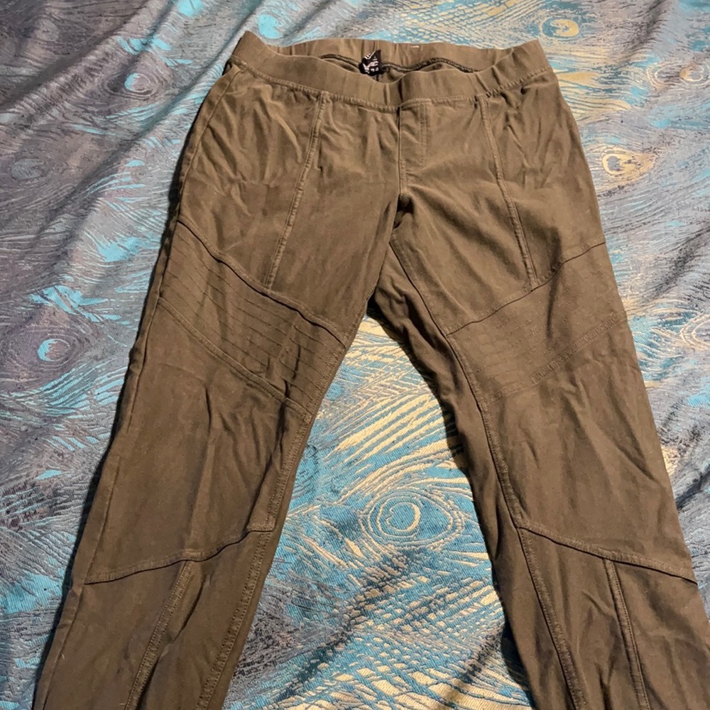 HUE size L olive green leggings